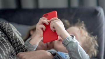 STUDI SCREEN TIME DENGAN KECERDASAN