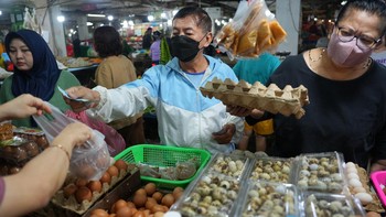 FOTO: Kenaikan Harga Rokok-Makanan Dorong Inflasi Januari 5,28 Persen
