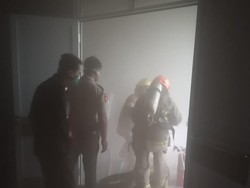 Kebakaran, Asap Tebal Muncul di Salah Satu Ruangan RS Bandung Kiwari