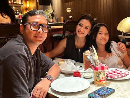 7 Potret Hangat Masayu Anastasia dan Anak Gadisnya