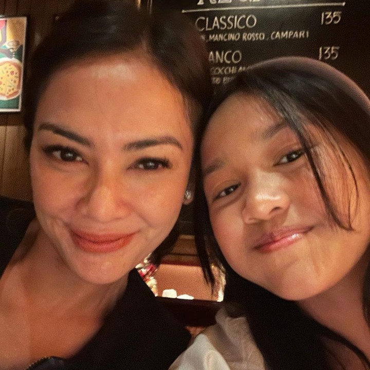 <p>Beranjak remaja, Samara semakin menarik perhatian publik, nih. Seperti kedua orang tua, Samara juga berparas cantik dan mewarisi pesona Masayu. (Foto: Instagram @masayuanastasia)<br /><br /><br /></p>
