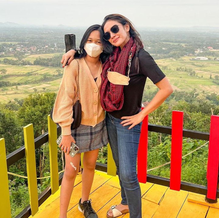 <p>Walaupun tak seperti dahulu, kita doakan semoga keluarga Masayu selalu sehat dan bahagia ya, Bunda. (Foto: Instagram @masayuanastasia)</p>
