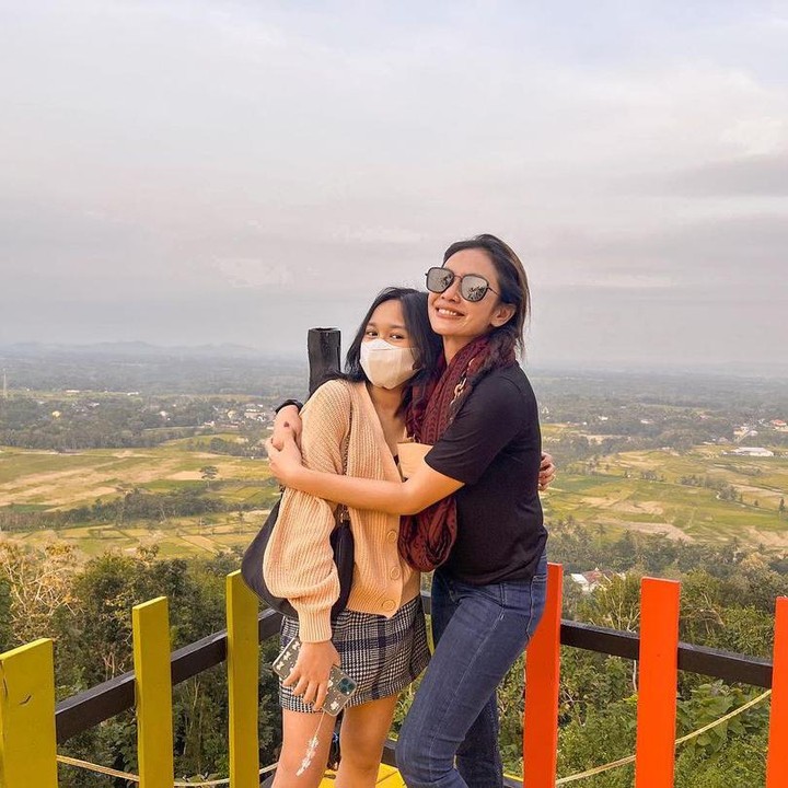 <p>Dalam pernikahanya dengan Lembu Wiworo, Masayu Anastasia melahirkan seorang anak perempuan bernama Samara Anaya Amandhari, Bunda. (Foto: Instagram @masayuanastasia)<br /><br /><br /></p>