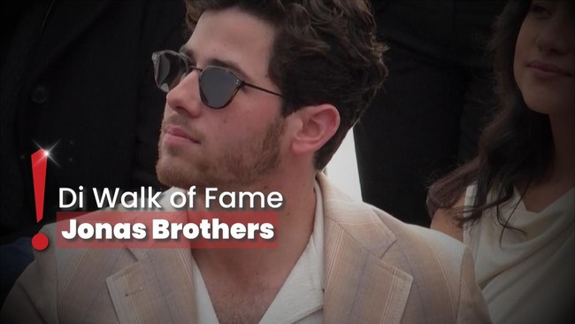 Priyanka Chopra dan Nick Jonas Perdana Bawa Anak Tampil di Publik