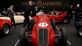 FOTO: Pameran Mobil Klasik Retromobile di Paris