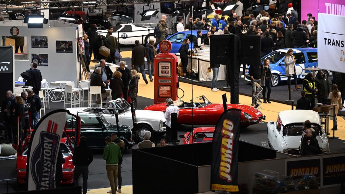 FOTO: Pameran Mobil Klasik Retromobile di Paris