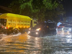 Jalan Trans Sulawesi di Parepare Banjir, Lalin Macet 5 Kilometer