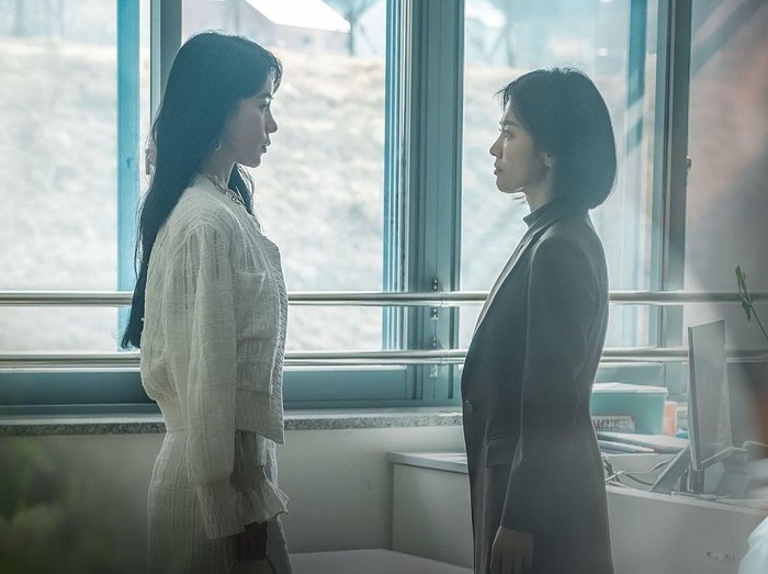 Park Yeon Jin dan Mood Dong Eun dalam drama The Glory / Foto: instagram.com/netlfixkr