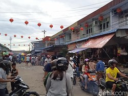 Berkeliling ke Pasar Babi yang Populer di Singkawang