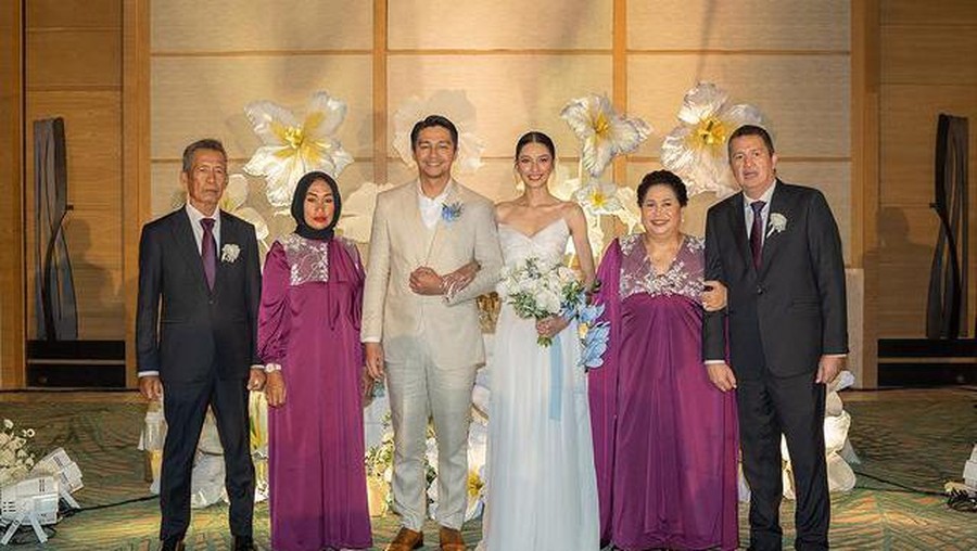 Pernikahan Mikha Tambayong dan Deva Mahenra Pernikahan Mikha Tambayong dan Deva Mahenra