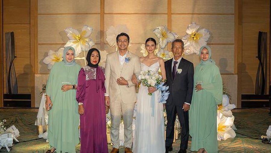 Pernikahan Mikha Tambayong dan Deva Mahenra