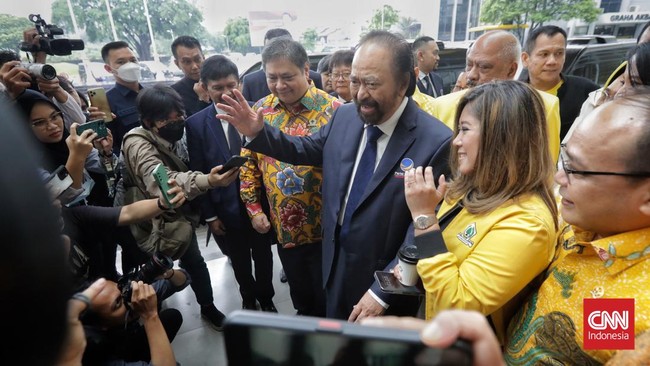 Demokrat Respons Surya Paloh Buka Peluang Gabung KIB di Pilpres 2024 Demokrat merespons Ketum NasDem Surya Paloh yang memberikan sinyal kemungkinan partainya bergabung dengan Koalisi Indonesia Bersatu (KIB).