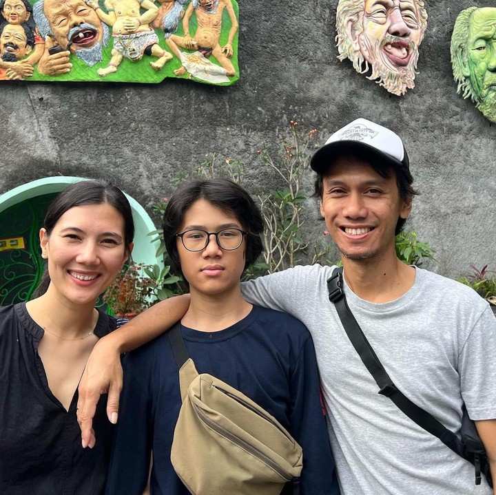 <p>Setelah menikah dengan Sarah Donita, gitaris Eross Candra dikaruniai seorang anak, Bunda. Ia pun diberi nama El Pitu Candra. (Foto: Instagram: @sarahcandra)</p>