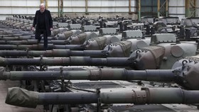 FOTO: Gagah Tank-tank Jerman Siap Tarung Lawan Rusia di Ukraina