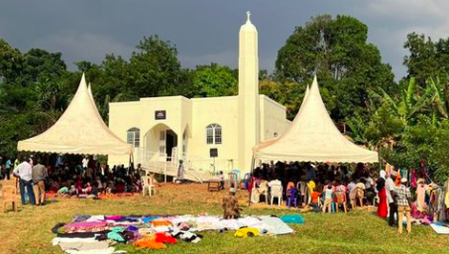 Selesai Dibangun, Ivan Gunawan Resmikan Masjid Indonesia di Uganda