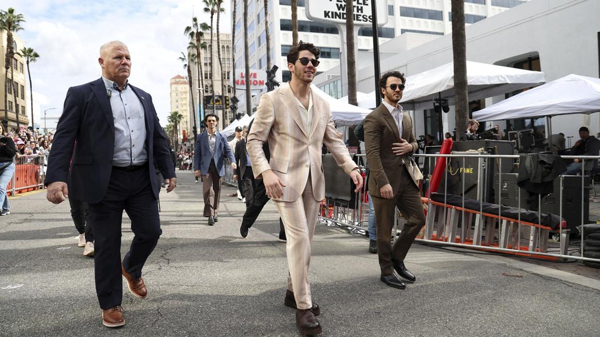 FOTO: The Jonas Brothers Diberi Bintang Hollywood of Fame