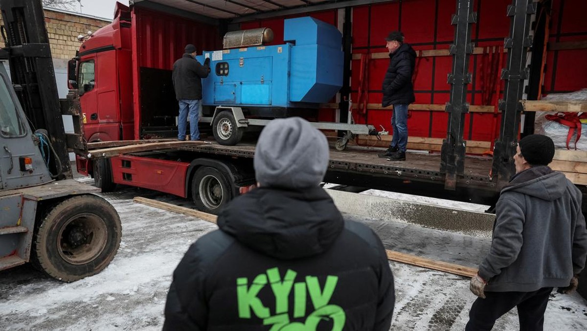 FOTO: Misi Kebun Binatang Kiev Menghangatkan Gorila di Musim Dingin