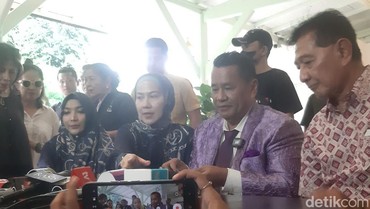 img-title Bertemu Ferry Irawan, Venna Melinda: Dia Bersujud Minta Maaf