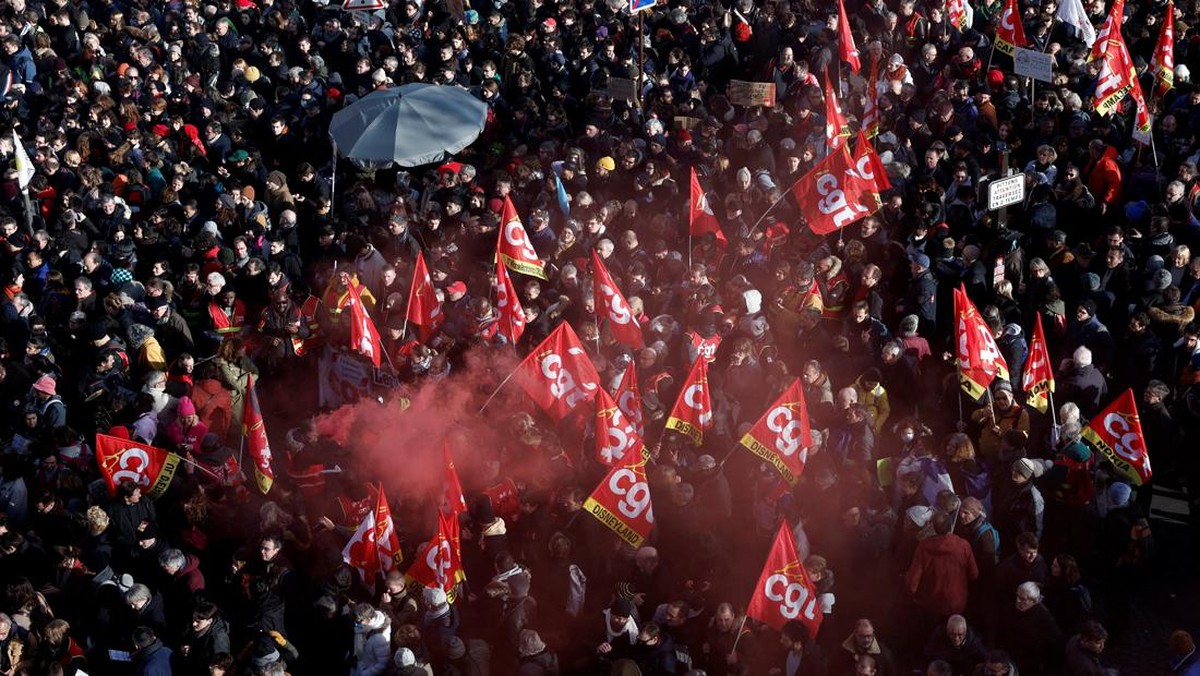 FOTO: Jutaan Warga Prancis Demo Macron soal Perpanjangan Usia Pensiun