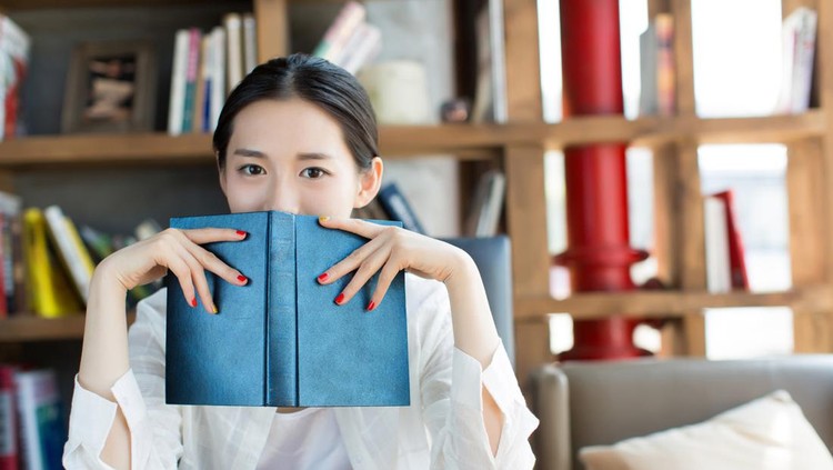 485558072 chinese female students in the library, reading a person alone