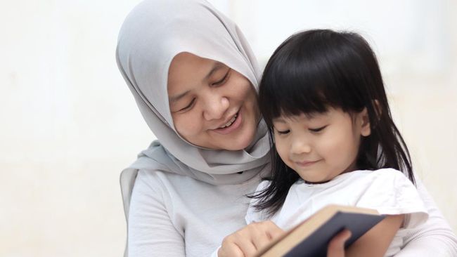 7 Contoh Cerita Anak Islami tentang Akhlak yang Menginspirasi untuk Si Kecil Belajar Kebaikan