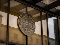 Bursa Saham Keok Buntut Tarif Trump, Bos The Fed Bakal Sesuaikan Bunga?