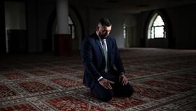 Niat Sholat Isya Sendiri dan Berjamaah, Lengkap Tata Caranya