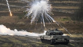 FOTO: Jerman Pamer Keganasan Tank Leopard 2 buat Ukraina