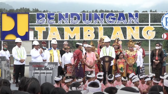 Jokowi Resmikan Bendungan Tamblang Buleleng Senilai Rp820 M Jokowi meresmikan Bendungan Tamblang di Buleleng, Bali yang anggarannya Rp820 miliar. Fungsinya untuk pengairan sawah dan mengurangi banjir.