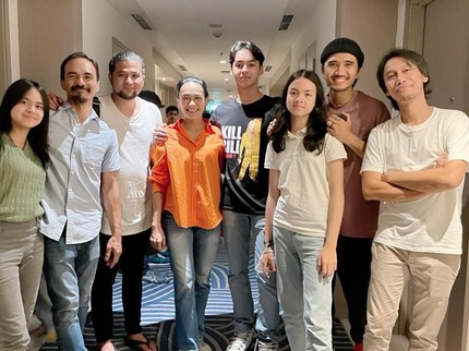 5 Potret Keluarga Duta Sheila On 7 Ketemu Ipar Attar Syach, Kumpul Bareng di Jakarta