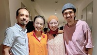 5 Potret Keluarga Duta Sheila On 7 & Sang Ipar Attar Syach, Kompak di Konser Tunggu Aku Di Jakarta