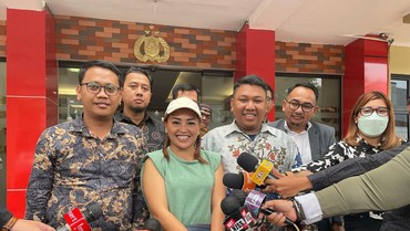 img-title Kuasa Hukum Menduga Sulastri Ingin Diperas oleh Mpok Alpa