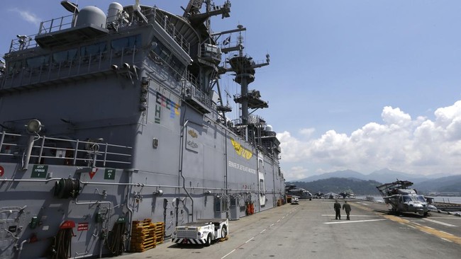 Waspada China, AS Perluas Pangkalan Militer di Filipina Amerika Serikat bakal memperluas pangkalan militer di Filipina untuk mengurangi pengaruh China di Asia Pasifik.
