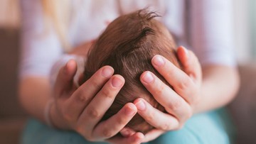 Tortikolis pada Bayi: Kenali Penyebab, Gejala, Diagnosis dan Cara Mengobati Kepala Miring Si Kecil