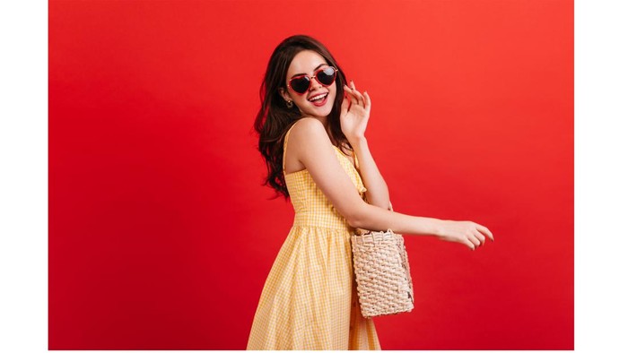 Pilihan warna outfit yang bikin perempuan terlihat kurang menarik/freepik/lookstudio