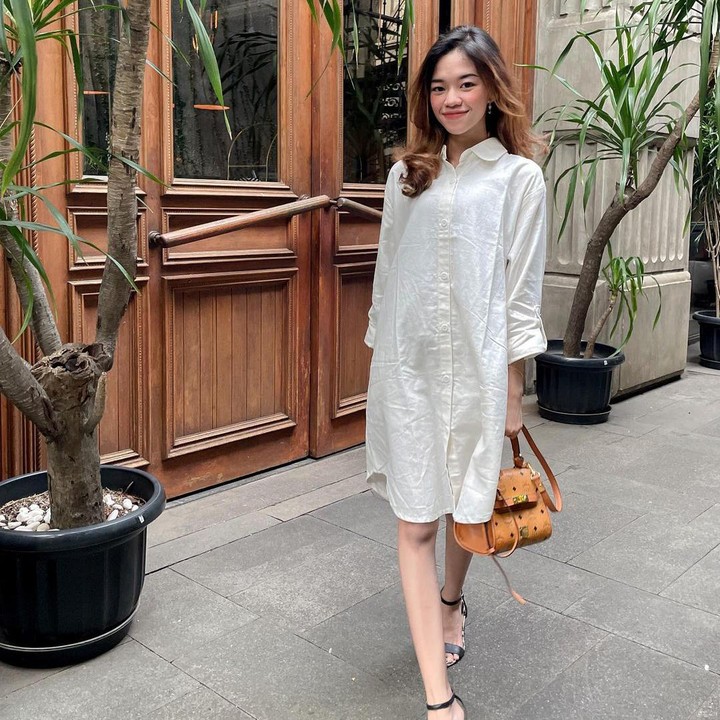 <p>"Jadi cantik banget, beda banget sama yang di TV sinet<em> Lenong Legenda</em>. Sudah<em> glow up</em>," ungkap seorang netizen. "Ya ampun Ummi makin cantik," kata yang lainnya seraya menyisipkan emoticon hati. (Foto: Instagram: @ummi_quary)</p>