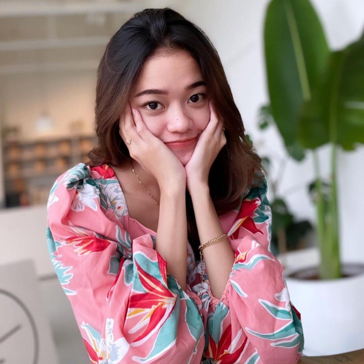 <p>Dalam salah satu unggahannya, Ummi mengaku dirinya baru<em> glow up</em> setelah memasuki masa SMA. Ia juga mengatakan baru dapat pacar di umur 20 tahun. (Foto: Instagram: @ummi_quary)</p>