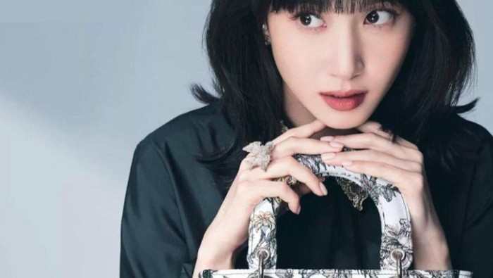 Inspirasi Outfit Classy dan Vintage ala Park Eun Bin di Pemotretan Bersama Dior Cruise 2023