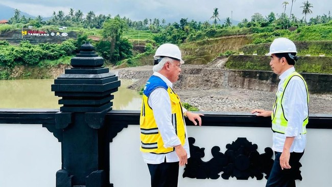 Bendungan Tamblang yang baru diresmikan Jokowi merupakan salah satu PSN. Pembangunan dimulai pada 2018 dengan anggaran Rp820 miliar.