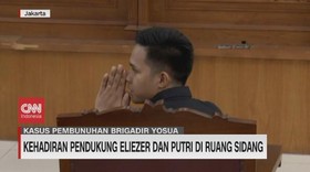 VIDEO: Kehadiran Pendukung Eliezer Dan Putri di Ruang Sidang