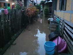 Dompu Hujan Deras Seharian, Puluhan Rumah Kebanjiran