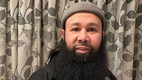 Reza Abdul Jabbar, Suami Peggy Melati Sukma Pengusaha di Selandia Baru