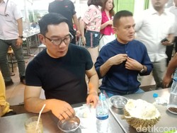Dear Kang Emil, Banyak Lontong Medan di Bandung Lho!