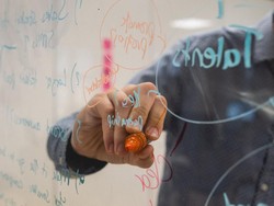 Apa Itu Law of Attraction? Simak Cara Kerja dan Manfaatnya