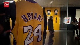 VIDEO: Jersey Bersejarah Mendiang Kobe Bryant Dilelang