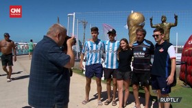 VIDEO: Patung Lionel Messi Jadi Lokasi Selfie Favorit Warga