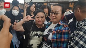 VIDEO: Momen Ibunda Bharada E Jadi Rebutan Swafoto Eliezer's Angel