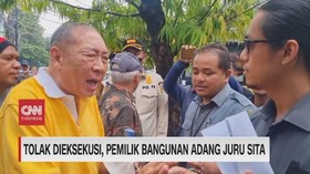 VIDEO: Tolak Dieksekusi, Pemilik Bangunan Adang Juru Sita