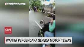 VIDEO: Wanita Pengendara Sepeda Motor Tewas di Jalan Raya