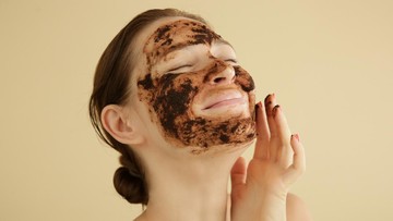 CARA MEMBUAT SCRUB WAJAH ALAMI